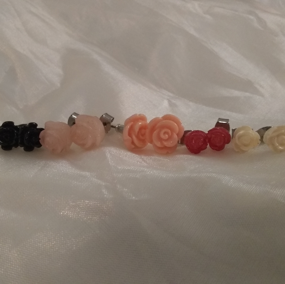 Rosette stud earrings